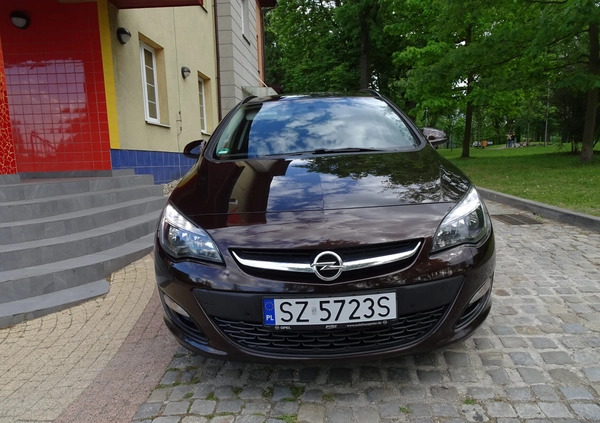 Opel Astra cena 35900 przebieg: 151000, rok produkcji 2014 z Gliwice małe 781